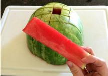Ako krásne nakrájať melón: rôzne možnosti pre originálne nápady