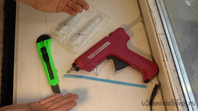 Ako vyrobiť cukrovinkovú striekačku vlastnými rukami z improvizovaných materiálov?