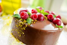 Bavorská čokoládová torta Malinová pena na tortu