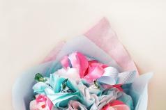 Urobte si sami papierové kvety so sladkosťami-nič nemôže byť jednoduchšie!