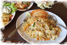 Pad thai s kuracím mäsom a vajcom (Pad Thai)