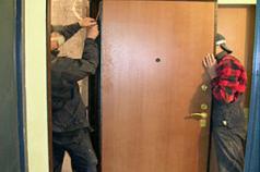 Vchodové dvere: montáž kovových a drevených konštrukcií